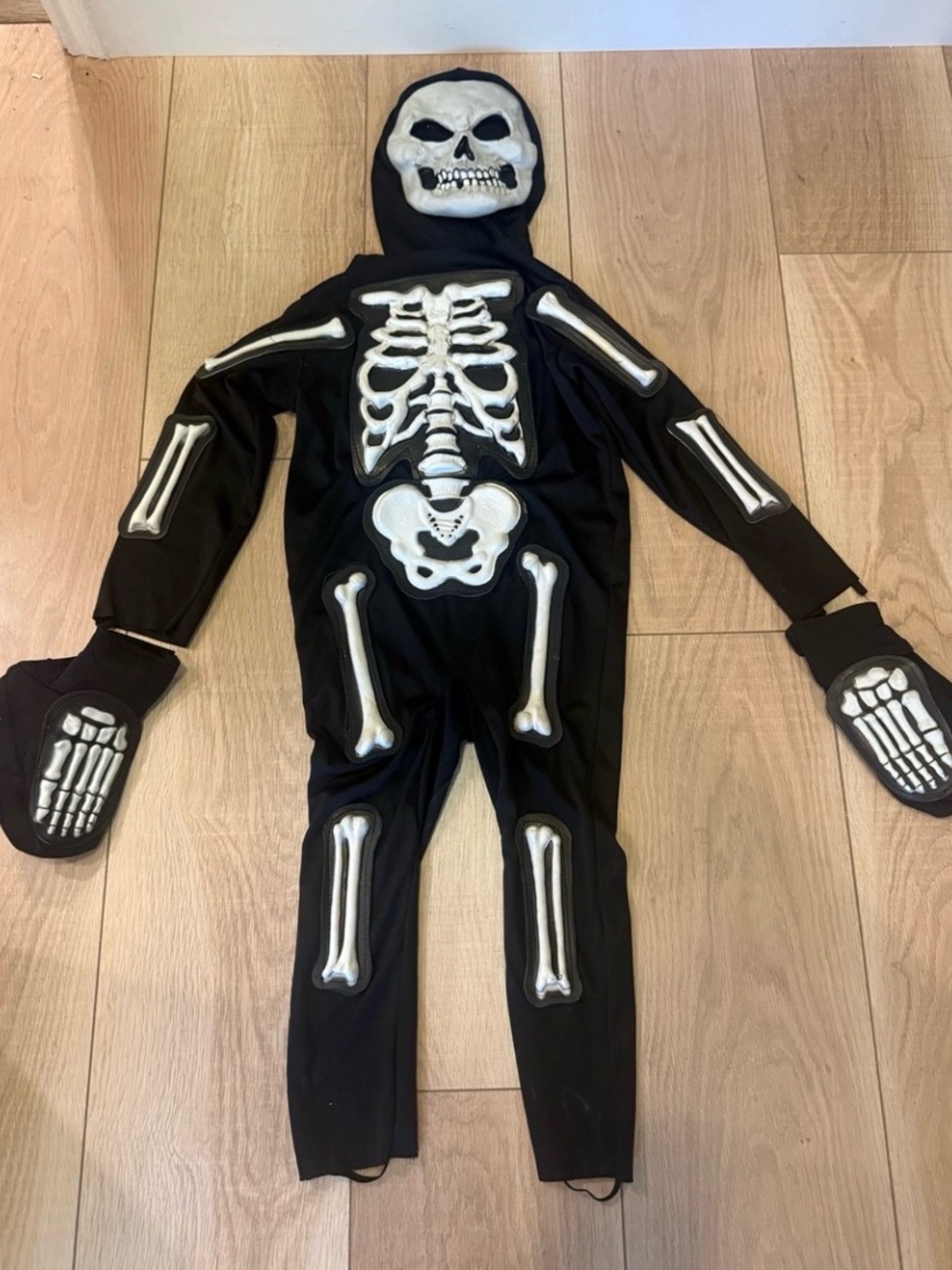 π Spirit Halloween Kids 3D Skeleton Costume Small Raised Bones - Picture 2 of 4